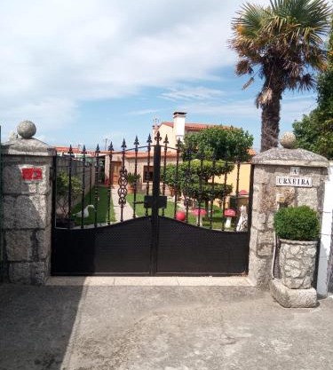 Casa con jardín en primera línea de playa