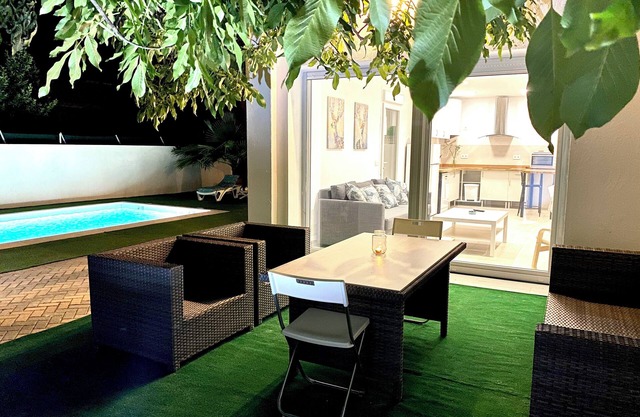 Casa con Piscina, a 45 Minutos de la Playa y de Sierra Nevada. Pueblo Acogedor