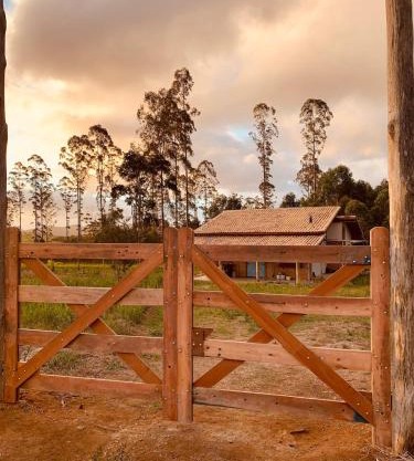 Casa de campo com pôr do sol incrivel