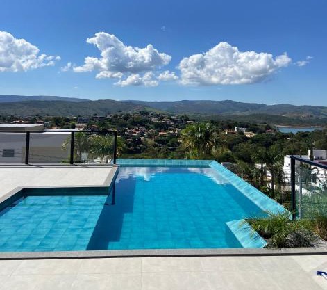 CASA DE LUXO ESCARPAS DO LAGO