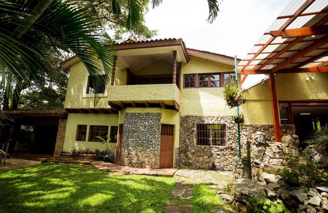 Casa de Piedra Escazú