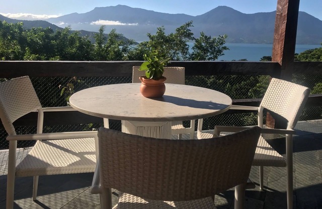 Casa de Praia com Vista Panorâmica em Condomínio Fechado