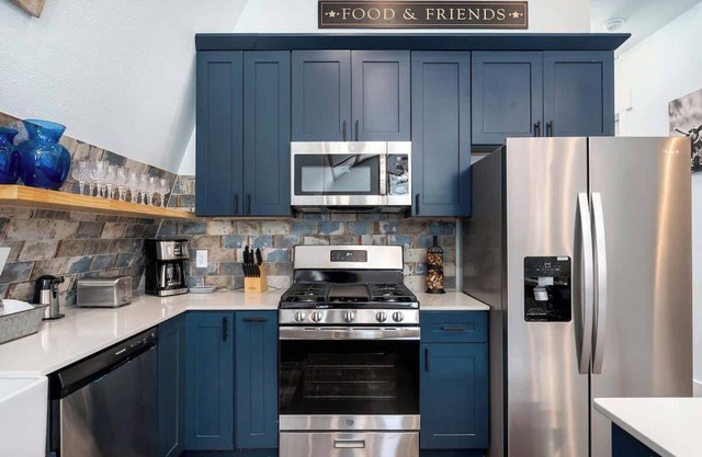 Casa del Avion and Casa Coop