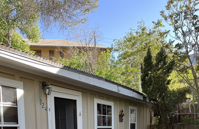 Casa Descanso Rustic Traditional 115 Year Old 1 Br+Miner's Shack