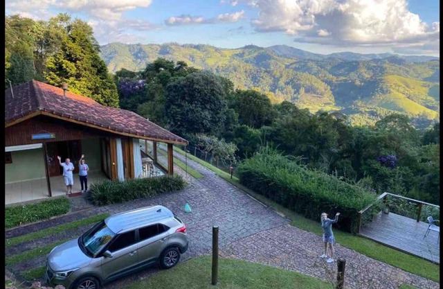 Casa do Curupira - 3 dormitórios com cozinha e vista incrível perto de Campos do Jordão