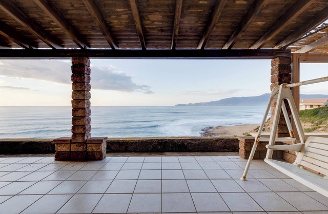 'Casa Elena' with Sea View, Terrace, Balcony & Wi-Fi