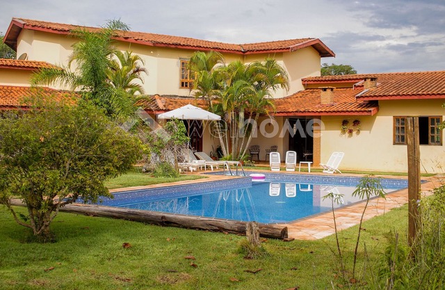 Casa em Condomínio com Piscina e Acesso a Represa