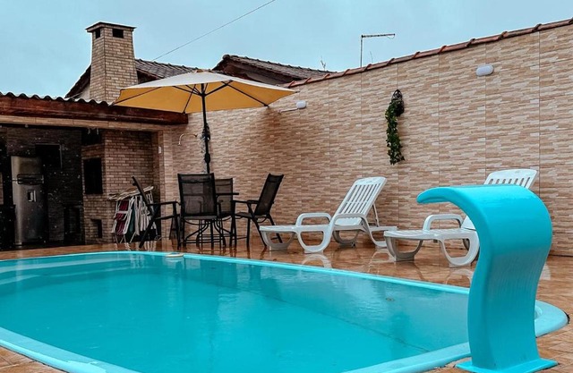 Casa em Matinhos com piscina e caiaque