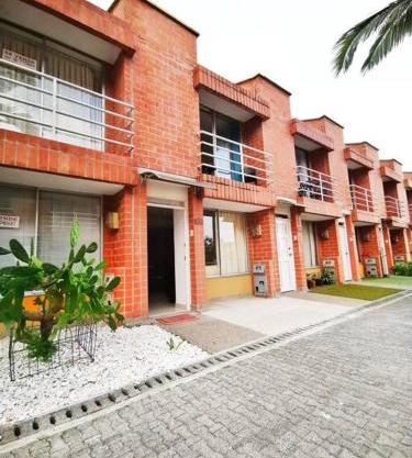 Casa En Conjunto Con Piscina By Parceros Group