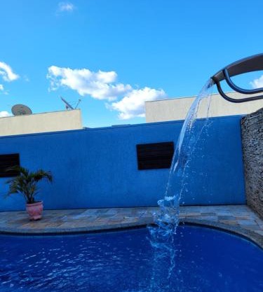 Casa espaçosa com linda piscina