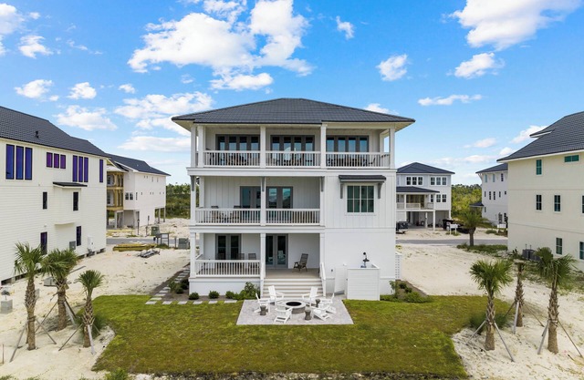 Casa Feliz: New Construction, Gulf Views, Multiple Living Areas, Pet-Friendly