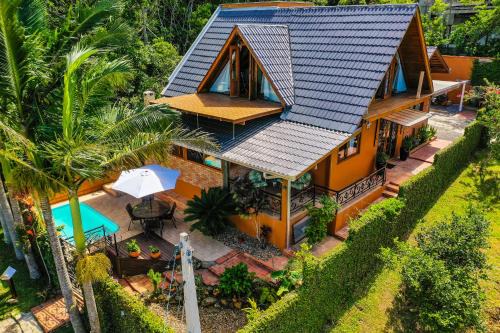 Casa na praia com piscina, prox ao Beto Carreiro