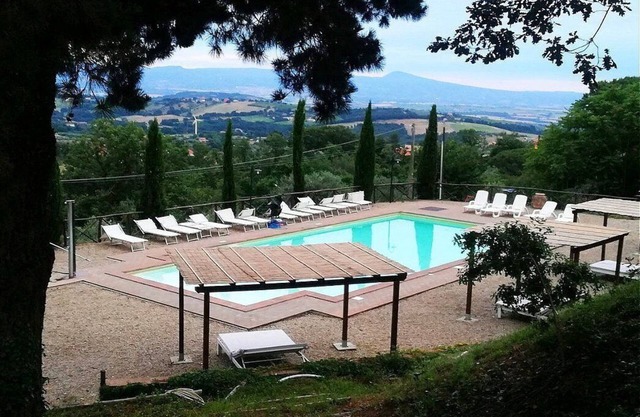 Casa Nocetta I: A characteristic and welcoming apartment that is part of an ancient country house surrounded by the greenery, with Free WI-FI.