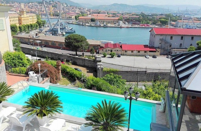 Casa Nuria A: A modern and graceful studio apartment which faces the sun and the sea, with Free WI-FI.