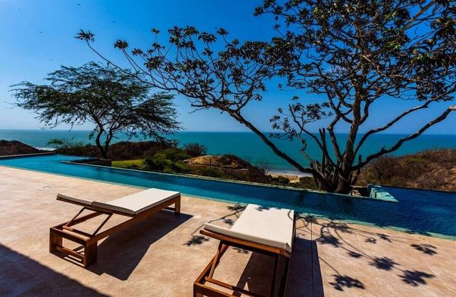 Casa Punta Camaron: 3BR Beach House with Pool in Zorritos