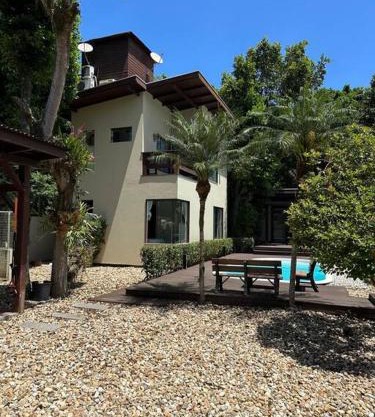 Casa refúgio praia do Estaleiro