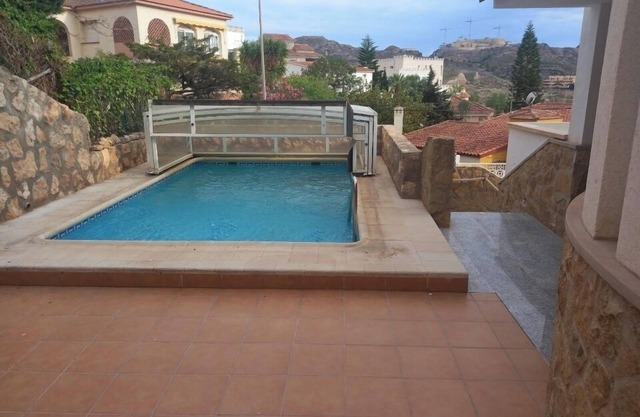Casa residencial con piscina