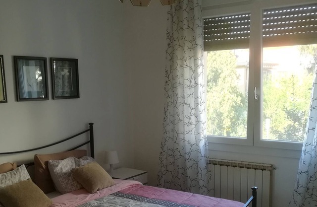 Casa Rosa # Direct bus to Venice #free street parking # Smart TV