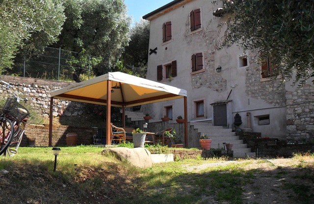 Casa Silvia Charming furnished apartment for 4 pers. Torri del Benaco/Albisano.