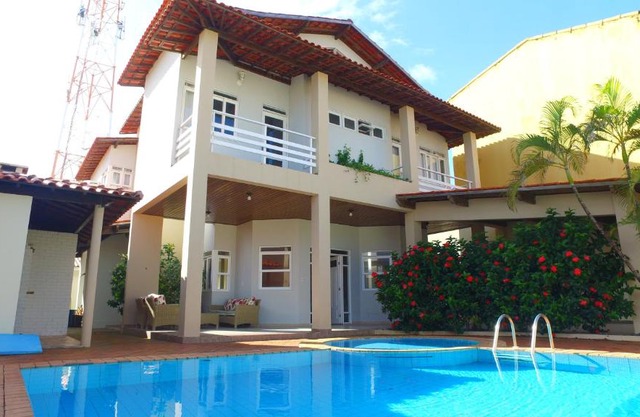 Casarão Com 3 suítes, 2 quartos, Piscina, Praia Perto