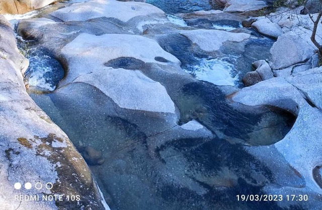 CASARURALVILLAMOLI SURROUNDED BY NATURAL PISACINAS, HORSE TRAILS, HIKING