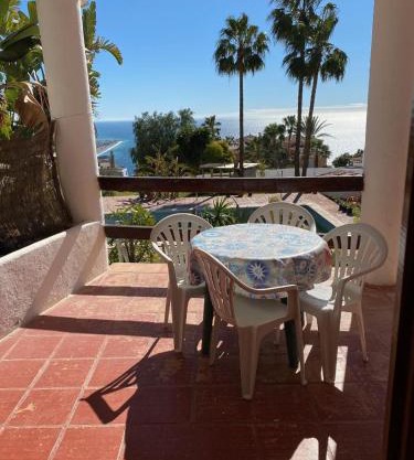 CASAS-E-Y -F-pequeño conjunto casas adosado