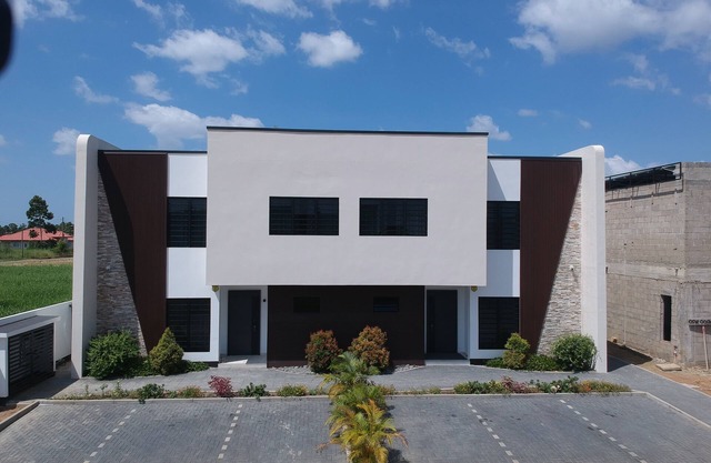 casatua suriname 4 bedroom townhouse 14B