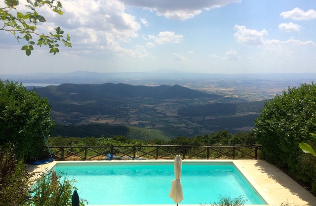 Case Ginezzo: The Farm and the Refuge. Cortona