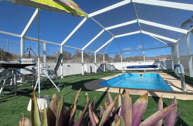 Casita Está Aquí, cozy and comfortable cottage with pool in quiet area