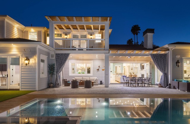 Cassandra - Tarzana Contemporary Villa with Saltwater Pool & Theater