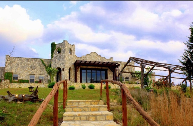 CASTLE STYLE HACIENDA, MILLION $$ VIEWS! 50 Private Acres, Pool+HotTub+Pets!