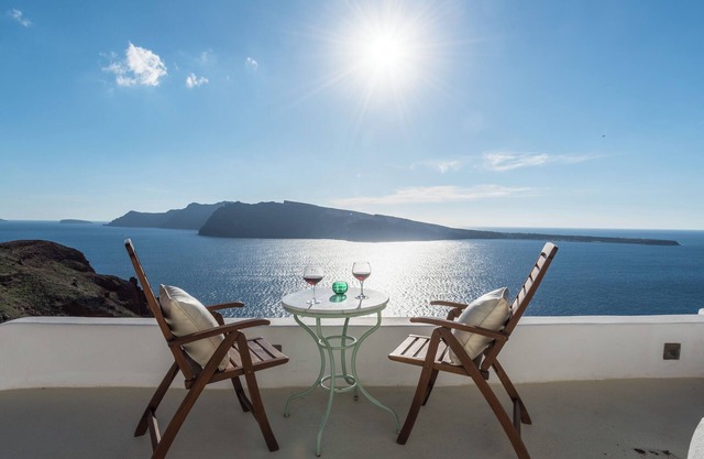 Cave Nest Junior Suite with Caldera View *access via numerous steps