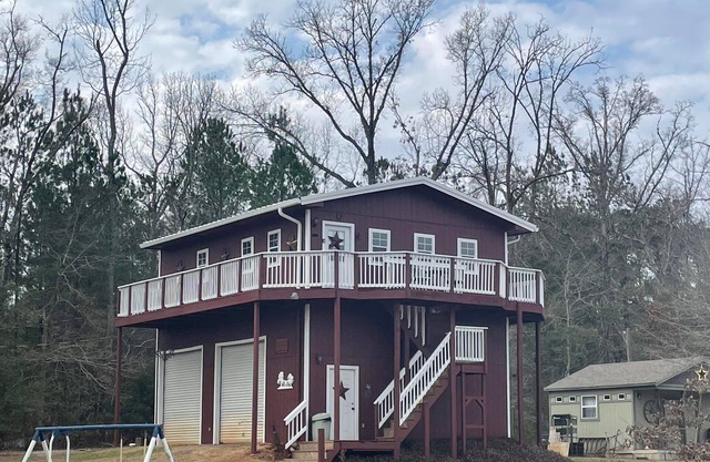 Cedar Cabin in the Woods - Longview, Tx