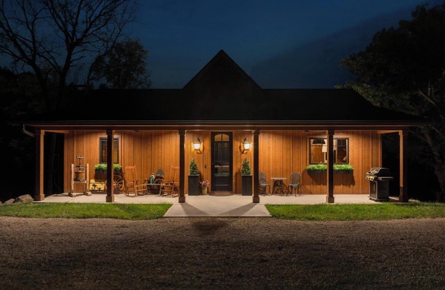 Cedar Cove Cabin, Private Beach near Galena