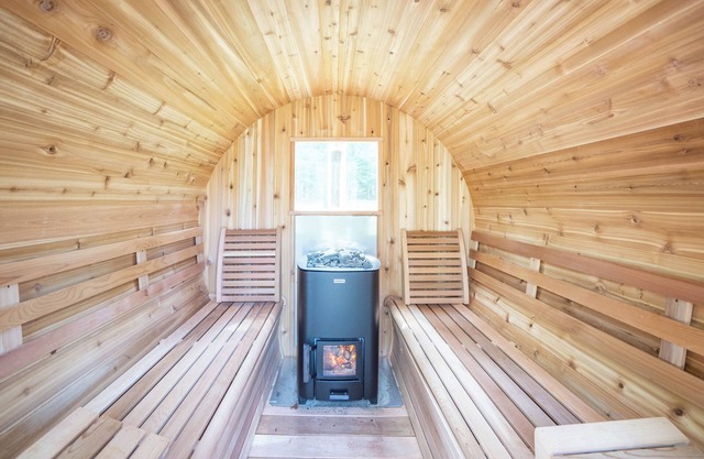 Cedar Creek Retreat! Pet Friendly & 25 minutes away from Duluth