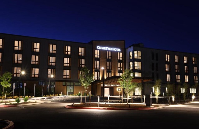 Cedartree Hotel Portland Hillsboro