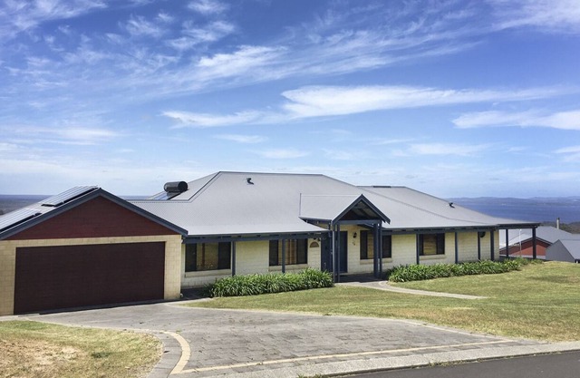 Celestial Heights: Spacious with stunning panoramic views