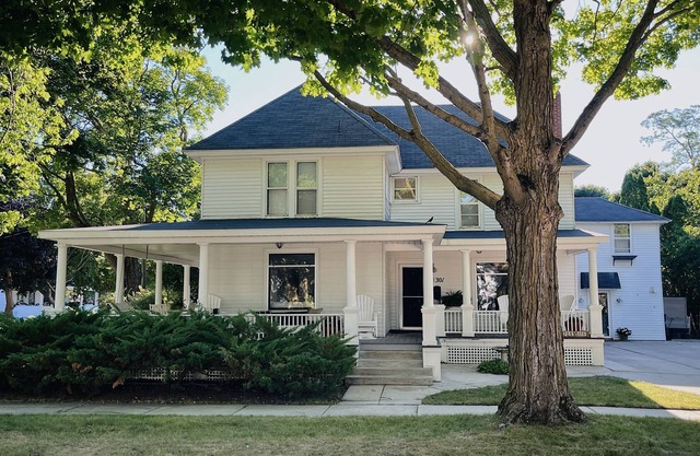 CENTRAL A/C! Huge Downtown Historic CVX Home! Walk to town & beach!