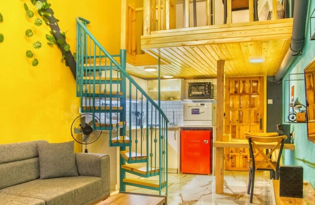 Central and Colorful Studio Flat in Alsancak