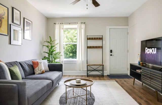 Central Apt Close to STL Attractions