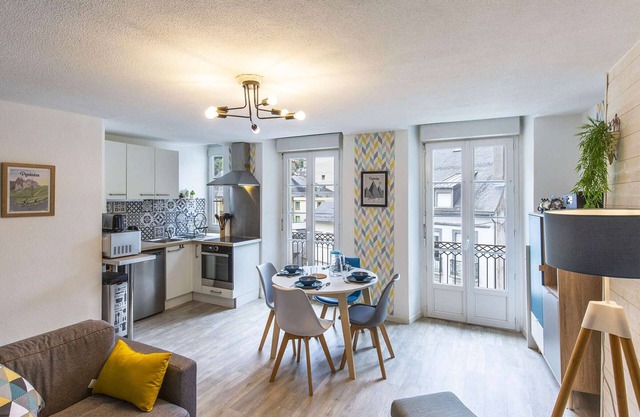 Central Cauterets Apartment, Modern Comfort, Fully Equipped Kitchen