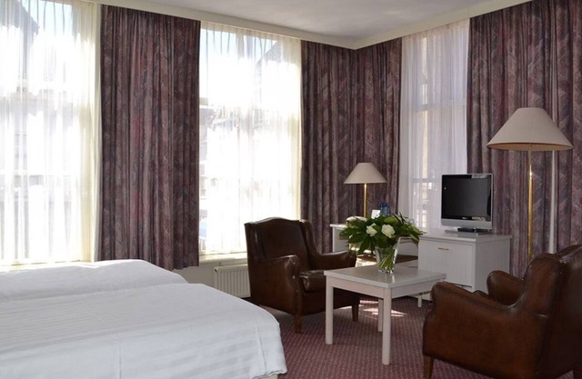 Central Comfort with Easy Access to the Seaside! Free Breakfast and Parking!