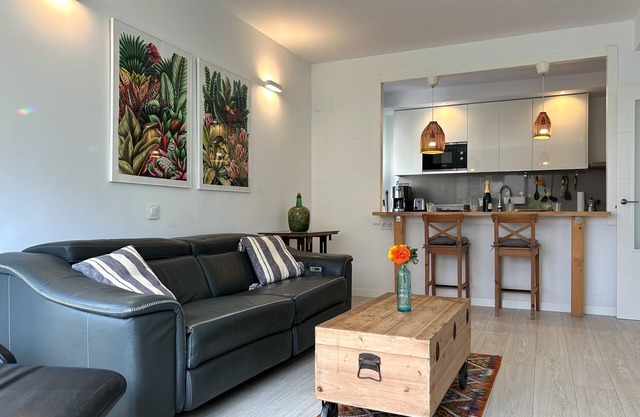 Central, new building, 100m from the sea.