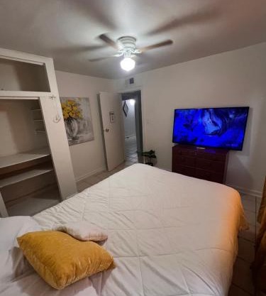 Central Phoenix Value Stay Yellow Room