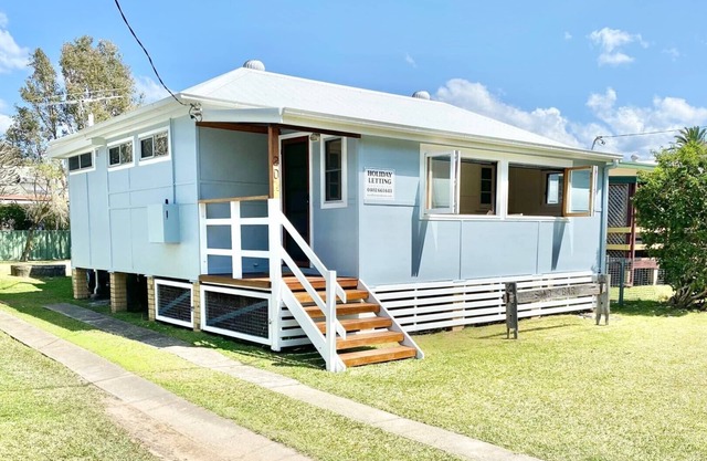 Central, River Frontage, Large Covered Rear Deck, Renovated Cottage!