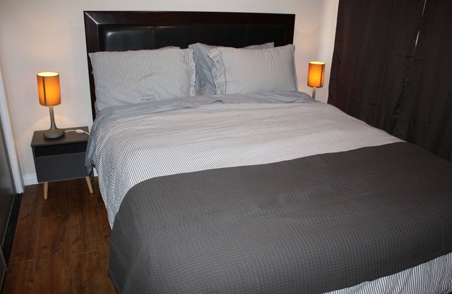 Central San Diego Quiet Retreat one bedroom condo close to all