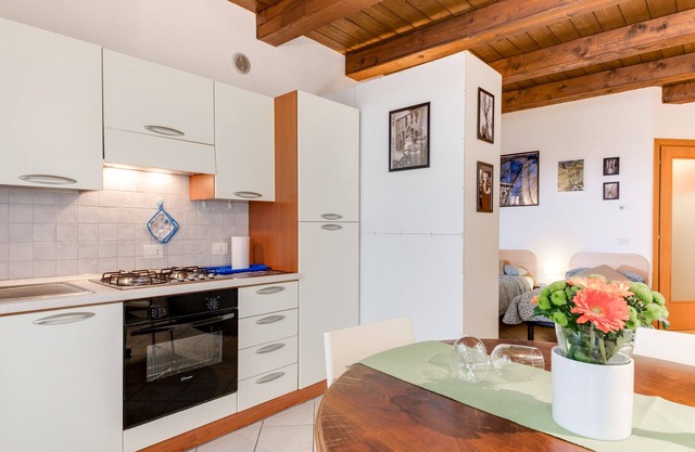 Central Studio with Wi-Fi, aircon & washing machine