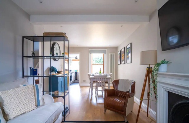 Central Victorian terraced house Patio Garden - Pass the Keys