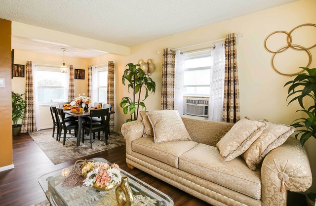 Centrally Located Compton Retreat: Patio & Grills