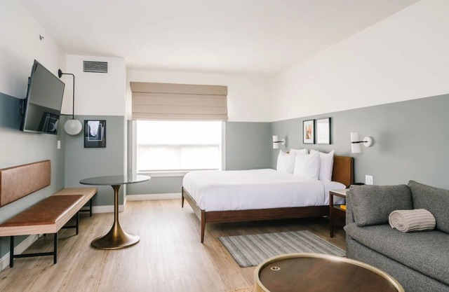 Centrally Located Rambler King, Gravity Haus, Modern Amenities, Downtown Access